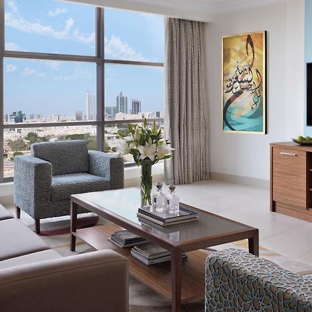 Marriott Executive Apartments Al Khobar Ngoại thất bức ảnh A living room in a typical apartment