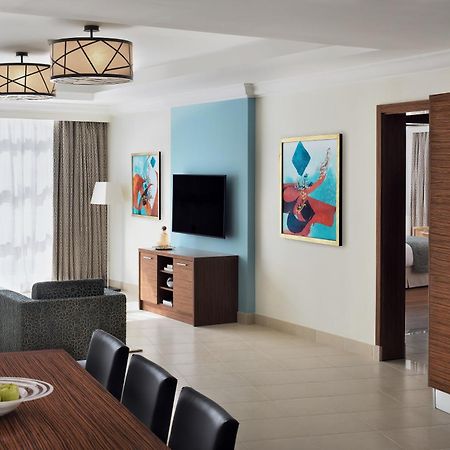 Marriott Executive Apartments Al Khobar Ngoại thất bức ảnh A typical suite at the Hilton London Heathrow