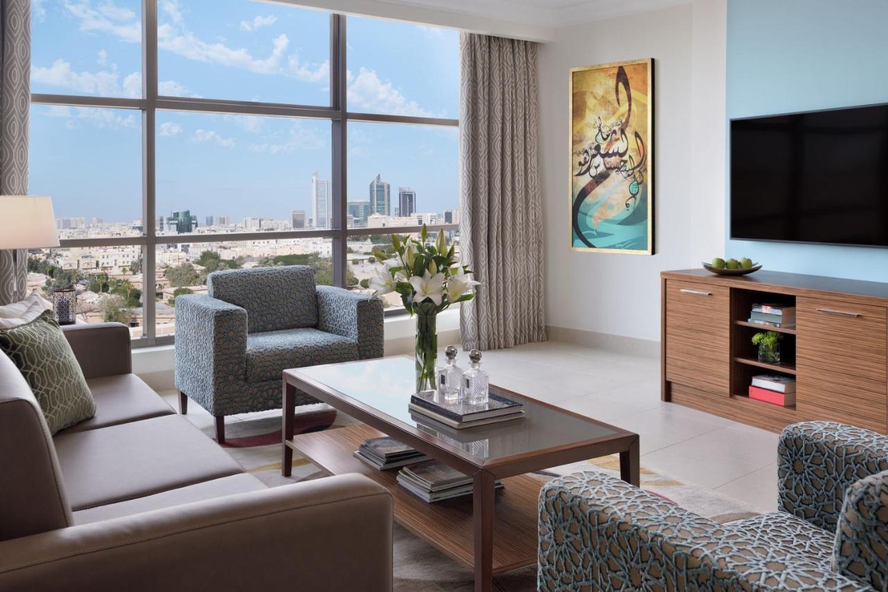 Marriott Executive Apartments Al Khobar Ngoại thất bức ảnh A living room in a typical apartment