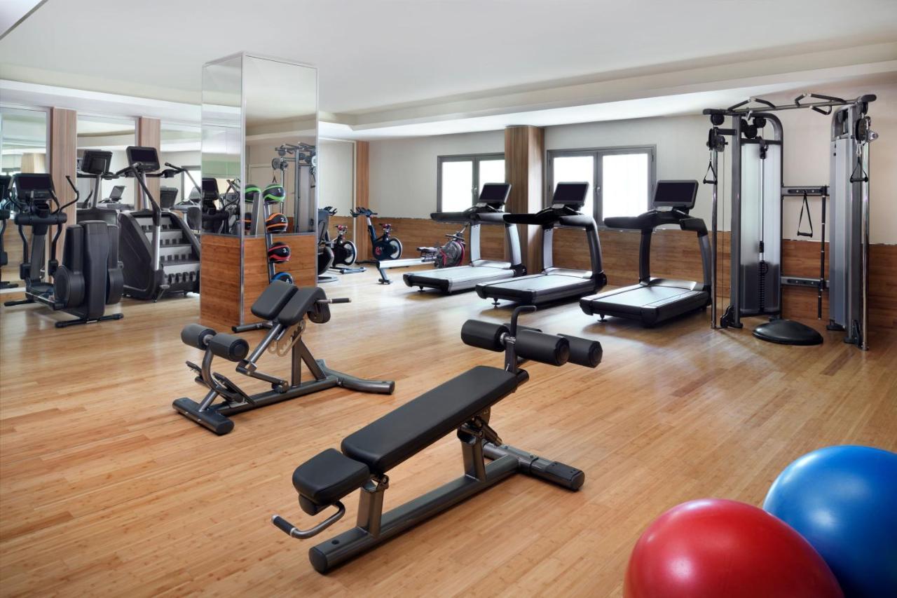 Marriott Executive Apartments Al Khobar Ngoại thất bức ảnh A gym at a hotel