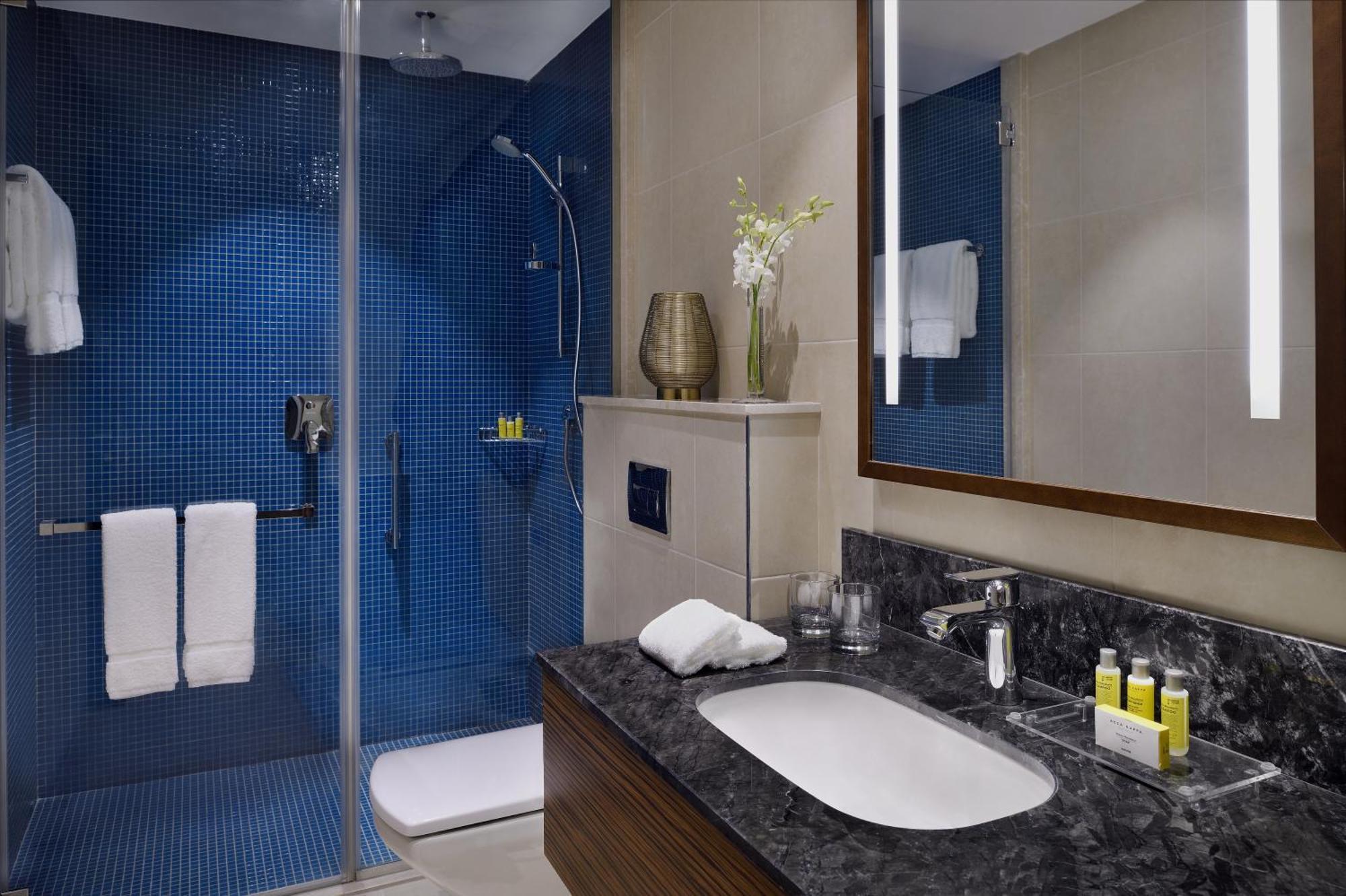 Marriott Executive Apartments Al Khobar Ngoại thất bức ảnh A bathroom in a hotel