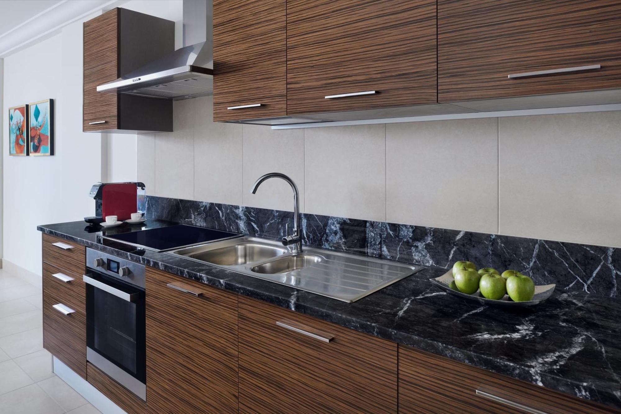 Marriott Executive Apartments Al Khobar Ngoại thất bức ảnh A modern kitchen