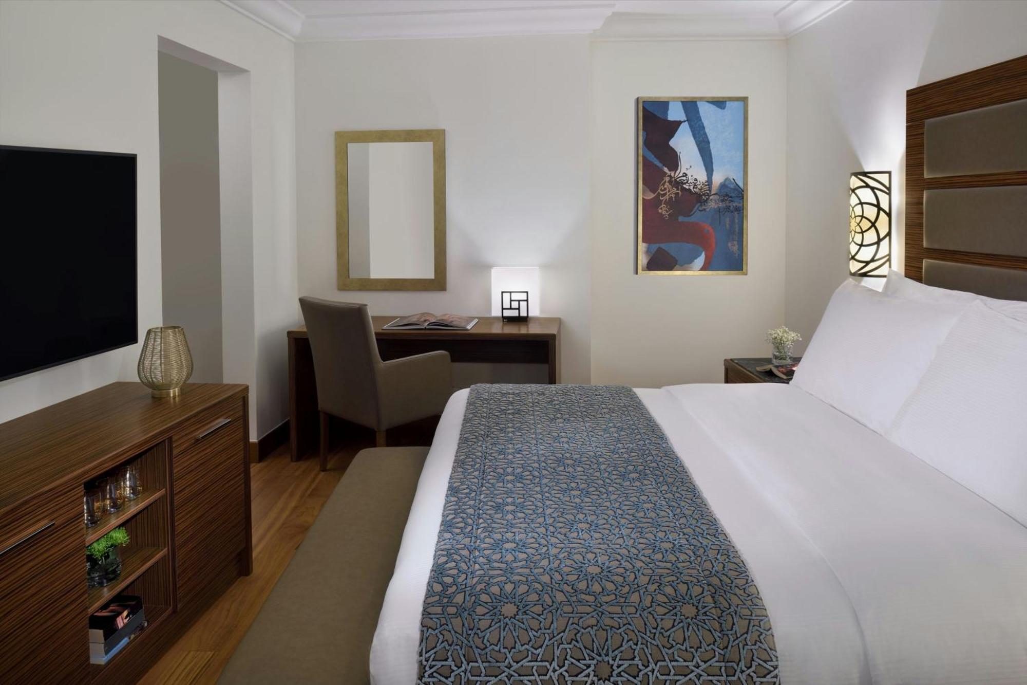 Marriott Executive Apartments Al Khobar Ngoại thất bức ảnh A guest room at the Four Seasons Hotel